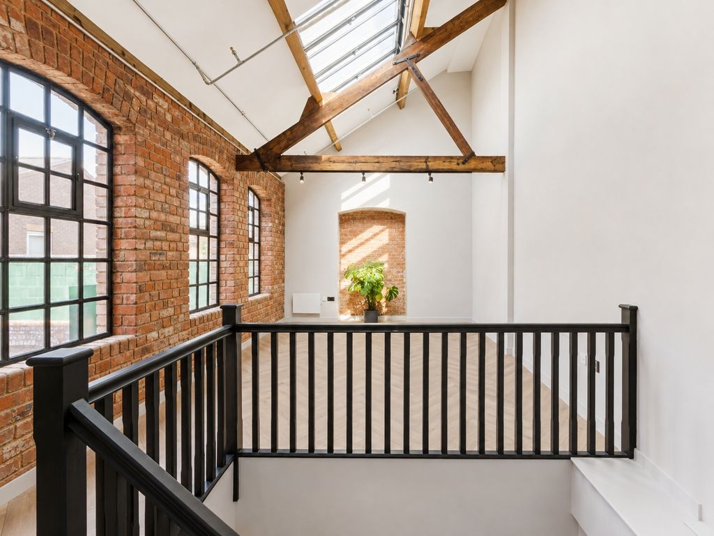 Property photo 2 of 11 Stairs