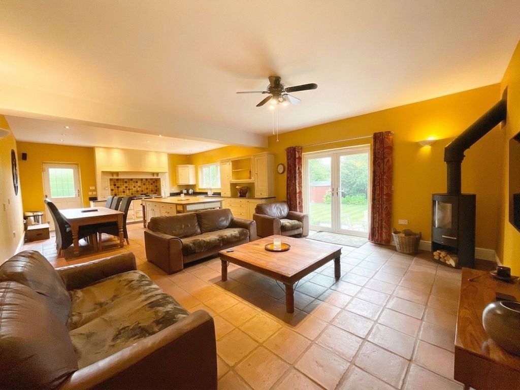 Property photo 2 of 38
