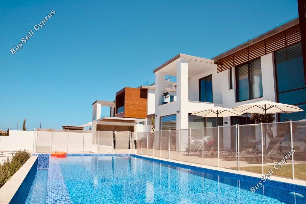 Property photo 2 of 43