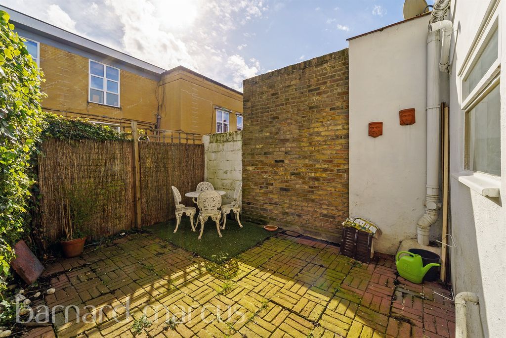 Property photo 2 of 10 Garden