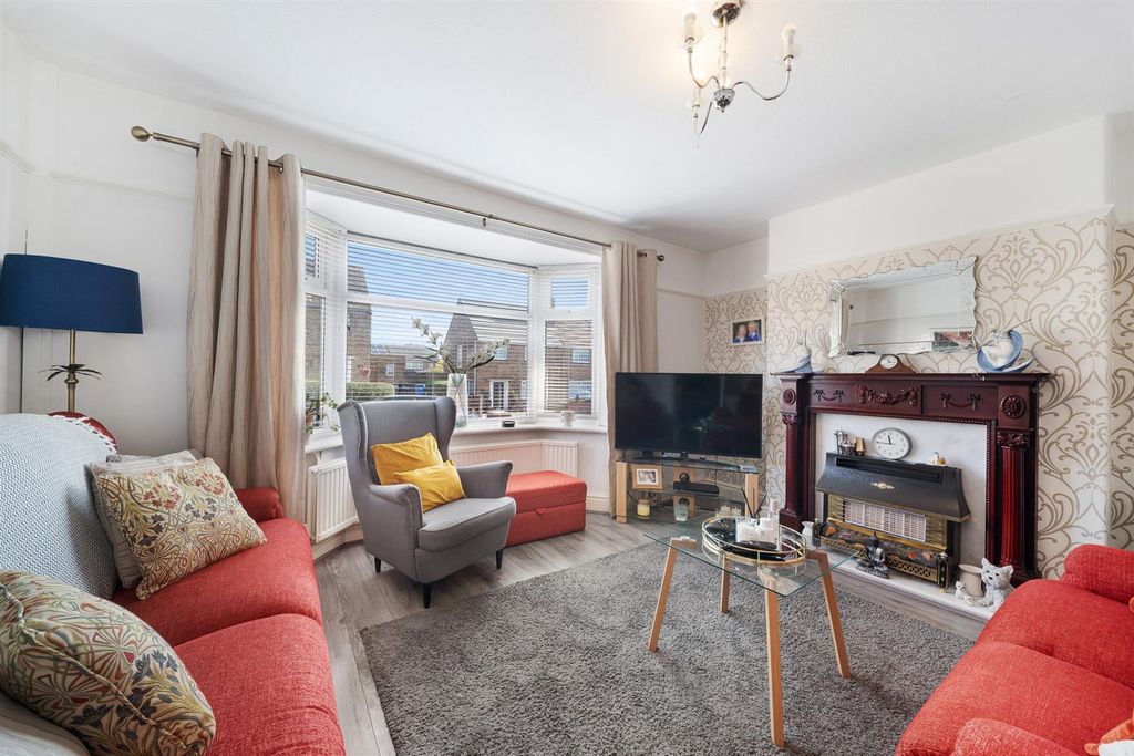 Property photo 2 of 22 157 Cross Lane-6.Jpg