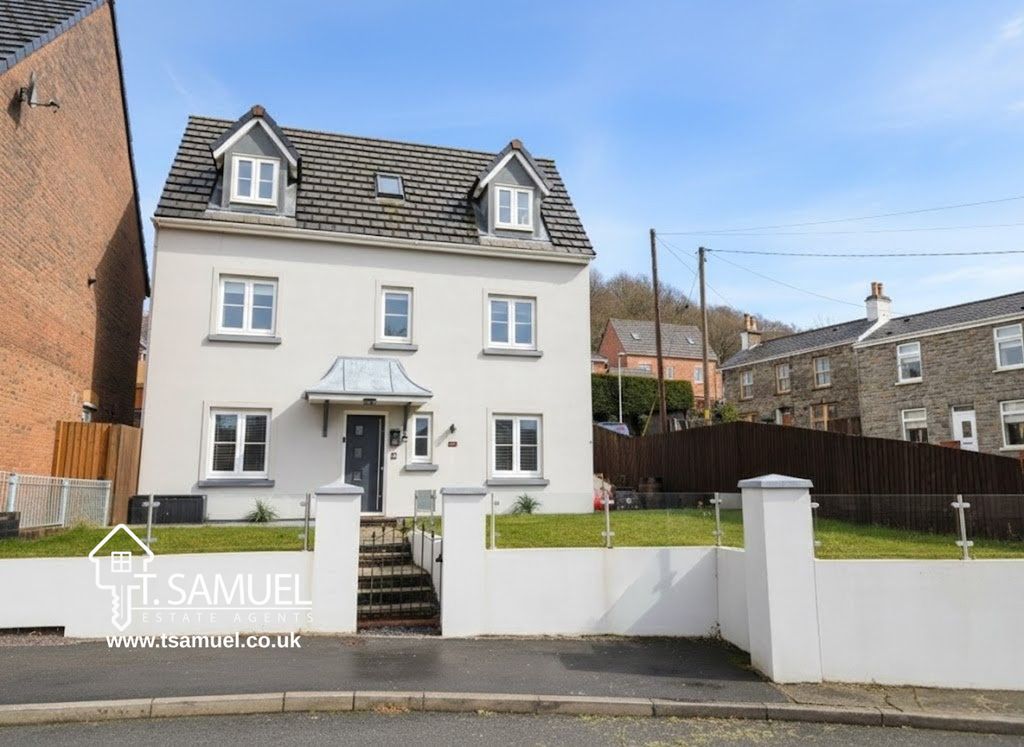 Property photo 2 of 39 Front