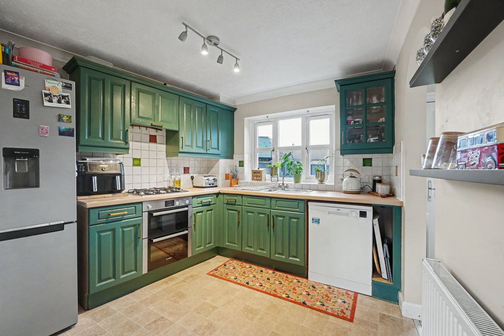 Property photo 2 of 32