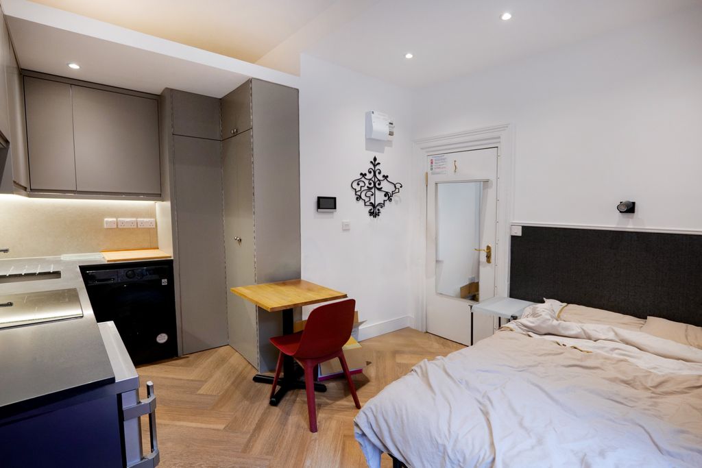 Property photo 1 of 4 Semi-Studio To Let