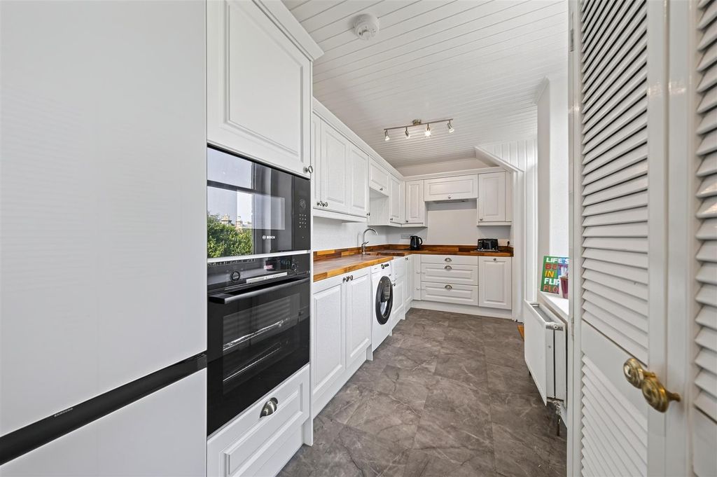 Property photo 3 of 16 Kitchen/Diner