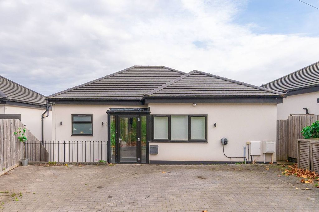 Property photo 2 of 31