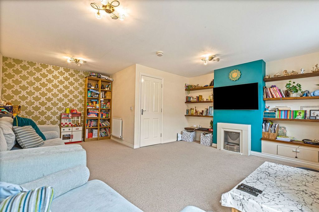 Property photo 3 of 17