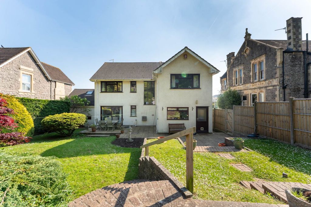Property photo 3 of 31