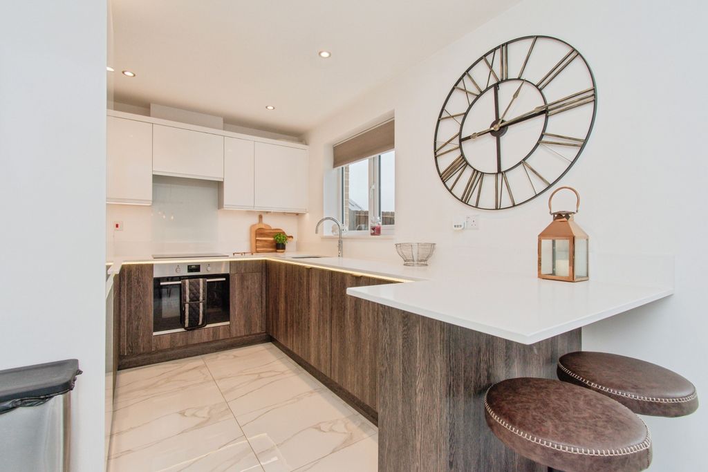 Property photo 2 of 15 Kitchen/Dining Room