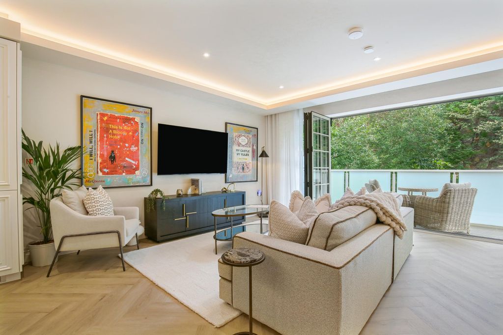 Property photo 2 of 14 Open Plan Space