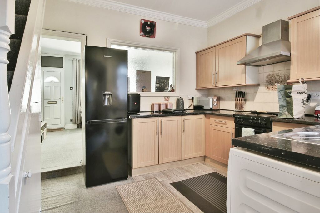 Property photo 2 of 10 3743916