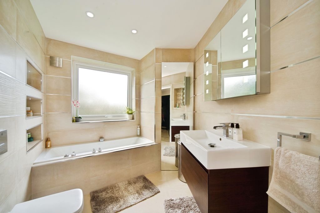 Additional image 15 of 2 bed flat for saleVillage Road, Enfield EN1