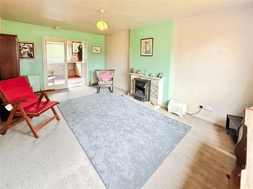 Property photo 3 of 19 Lounge