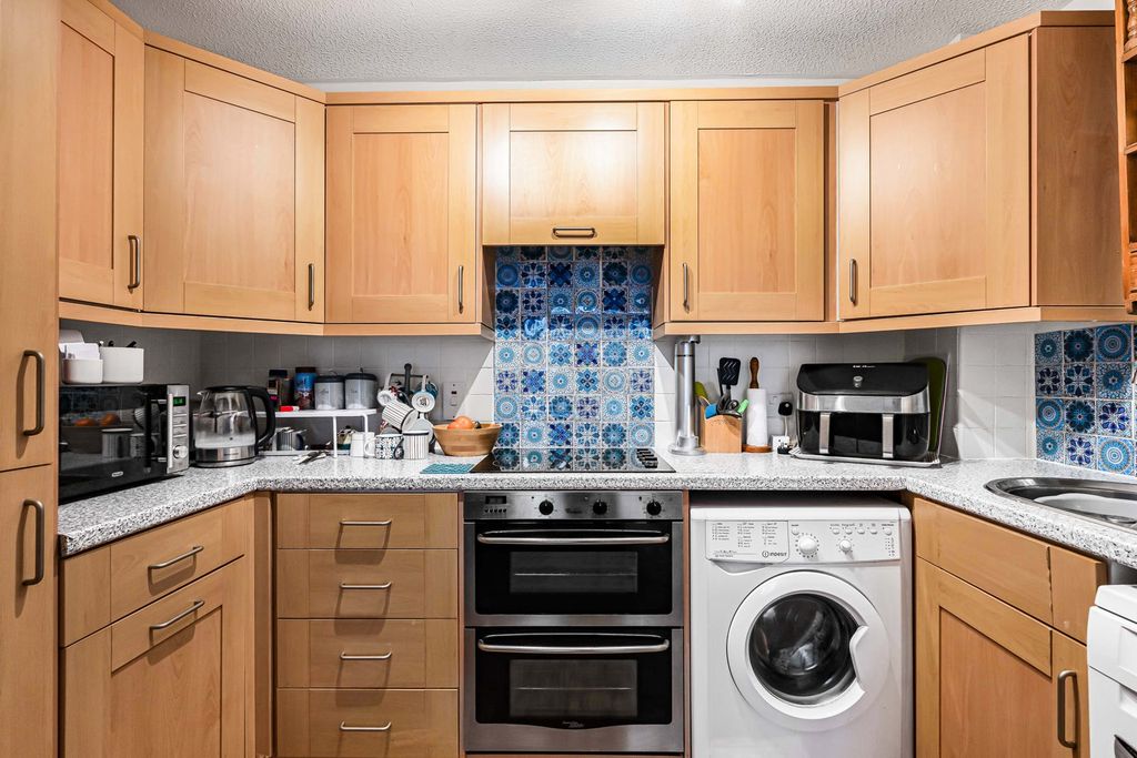 Property photo 2 of 11 Kitchen