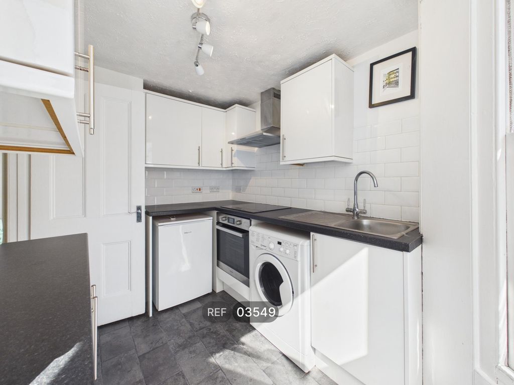 Property photo 2 of 10 Kitchen