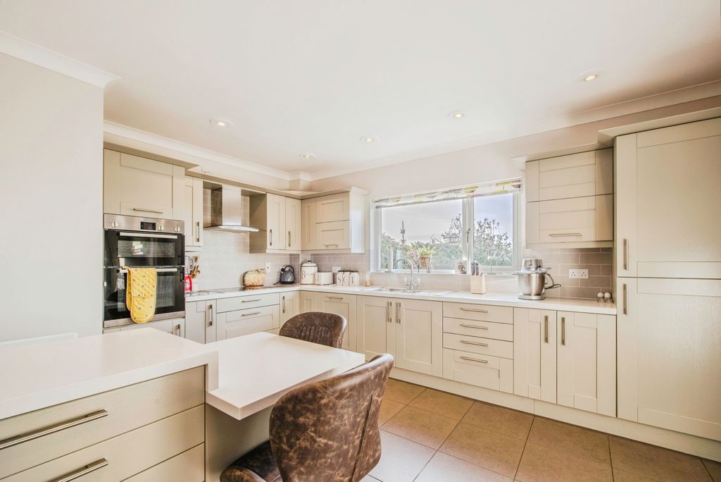 Property photo 3 of 17 Photo