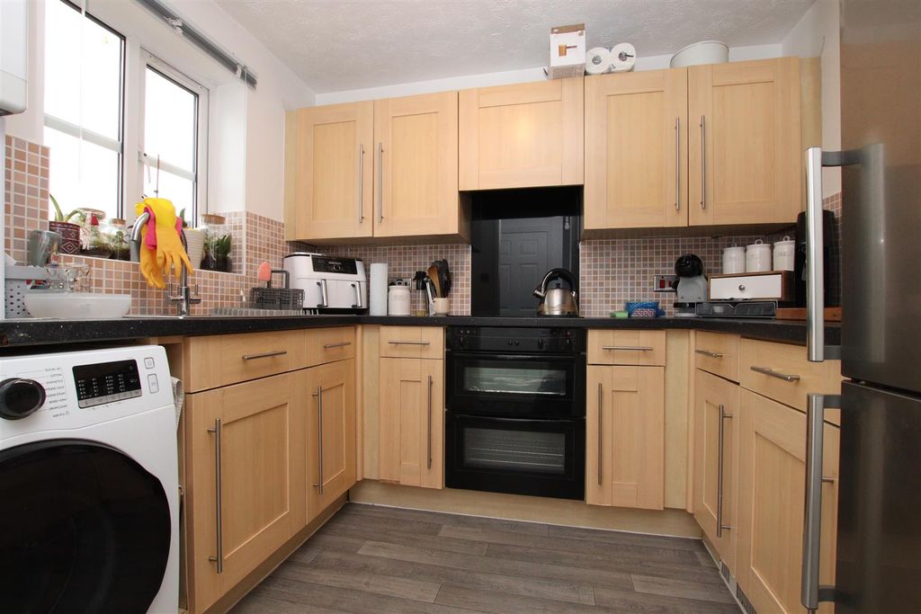 Property photo 2 of 11 Kitchen.Jpg