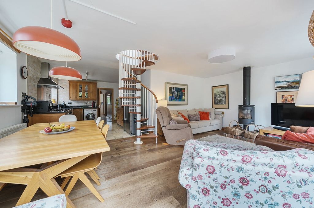 Property photo 2 of 16 1343910-29-68A5E3...