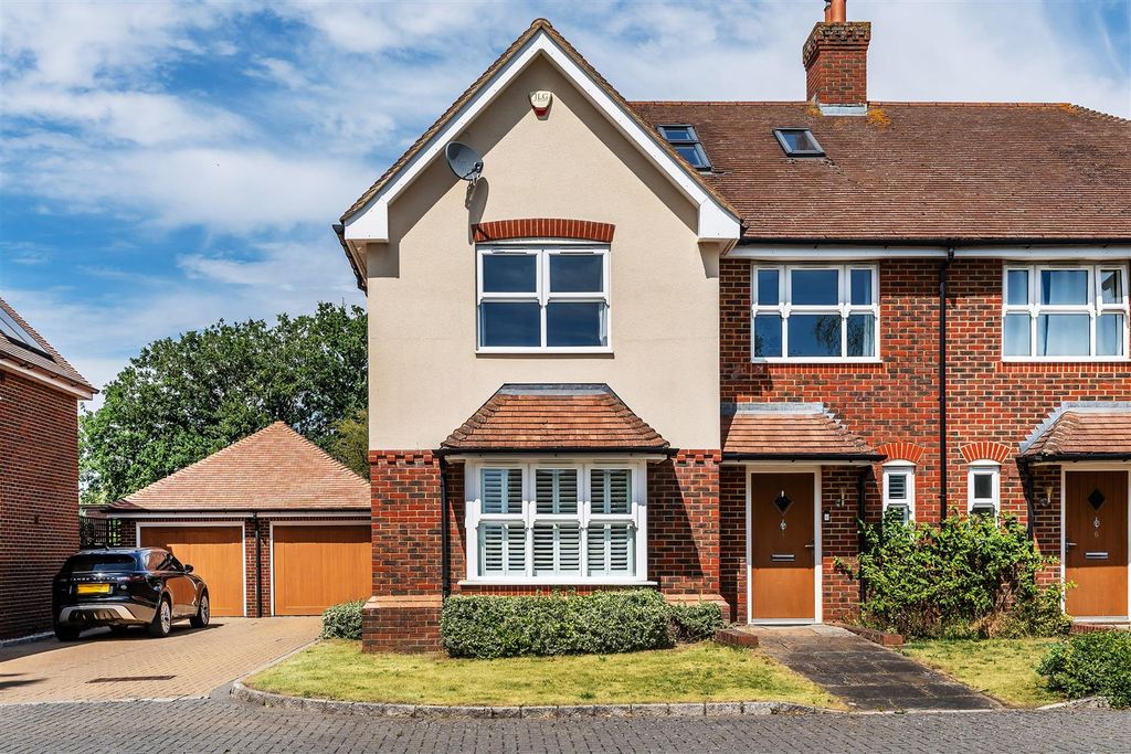 Property photo 1 of 44 5-Gainsford-Place-11.Jpg