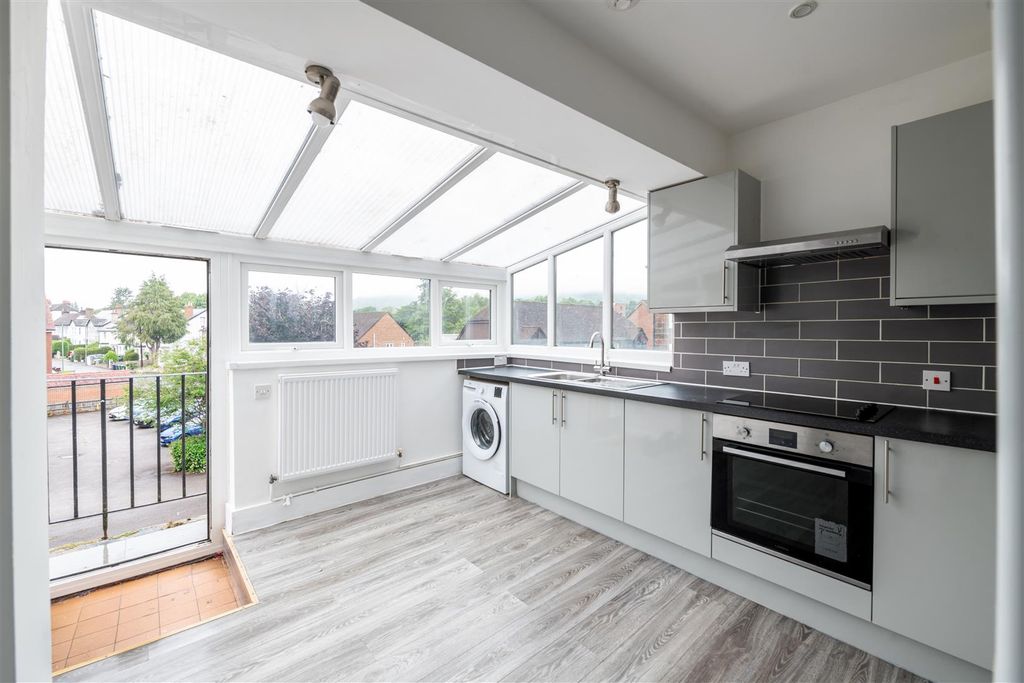 Property photo 3 of 20 Flat 1 27 Croydon Road Internals-11.Jpg
