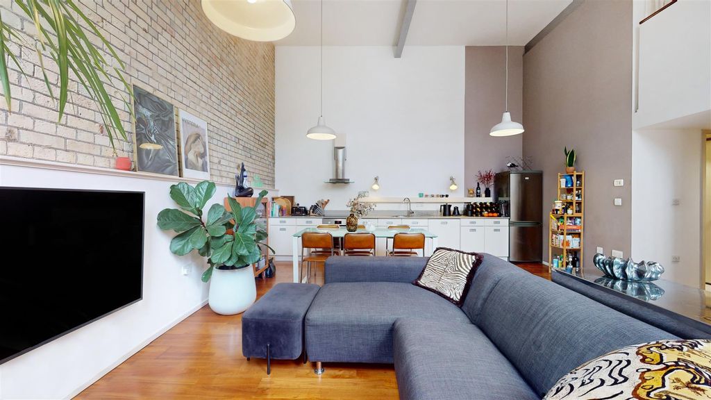 Property photo 3 of 25 Flat 1, Stepney City Apartments - Cjcgtkbo2Lcp3T2N