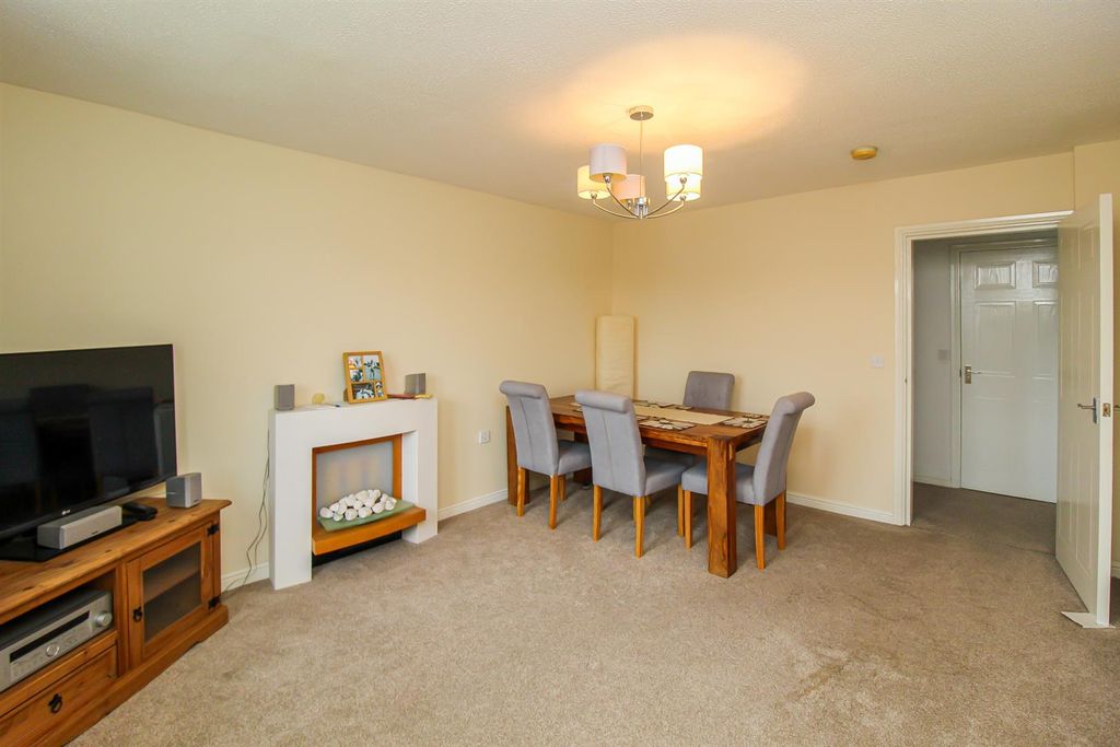 Property photo 2 of 7 Lounge/Diner