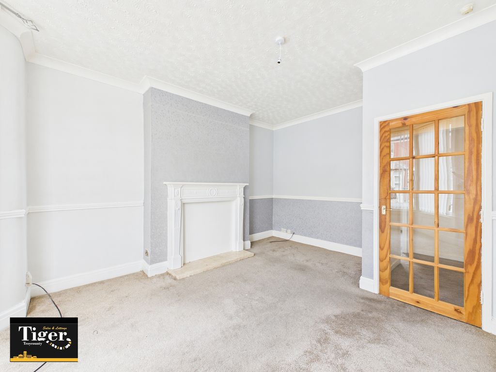 Property photo 3 of 14 Cam03440G0-Pr0357-Still002