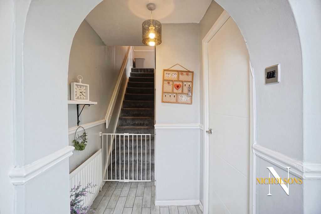 Property photo 2 of 18 4221911