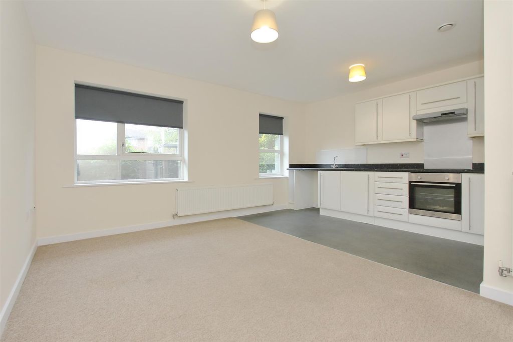 Property photo 2 of 12 Flat 11, 316 Hinkler Road (15).Jpg