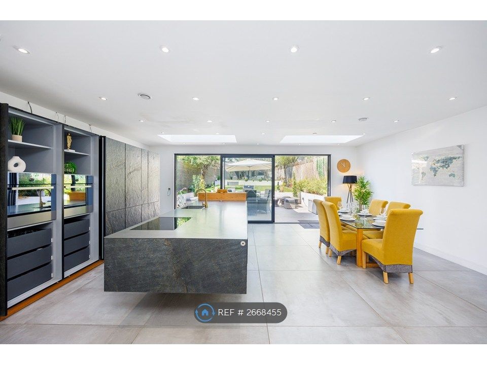 Property photo 2 of 35