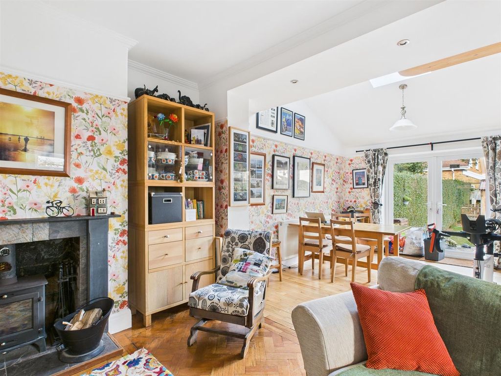 Property photo 2 of 19 Cam02295G0-Pr0376-Still004.Jpg