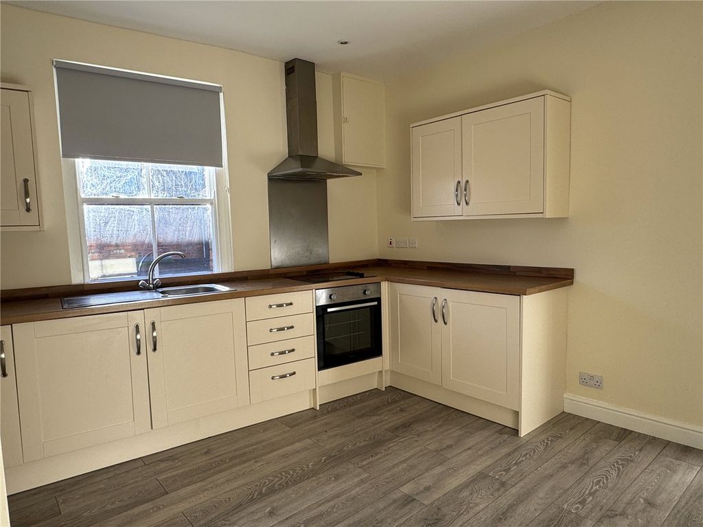 Property photo 2 of 8 Picture No. 20