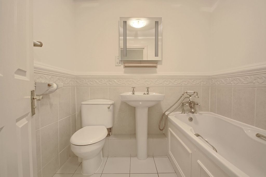 Property photo 3 of 9 Photo 03