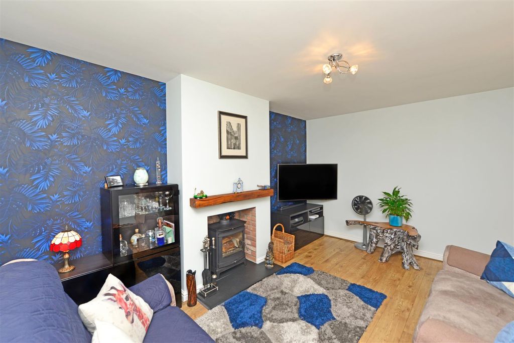 Property photo 2 of 17 Living Room: