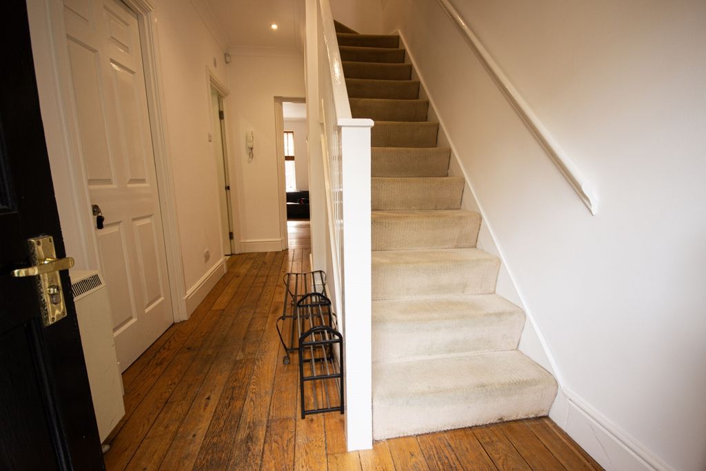 Property photo 2 of 18 9 (2)