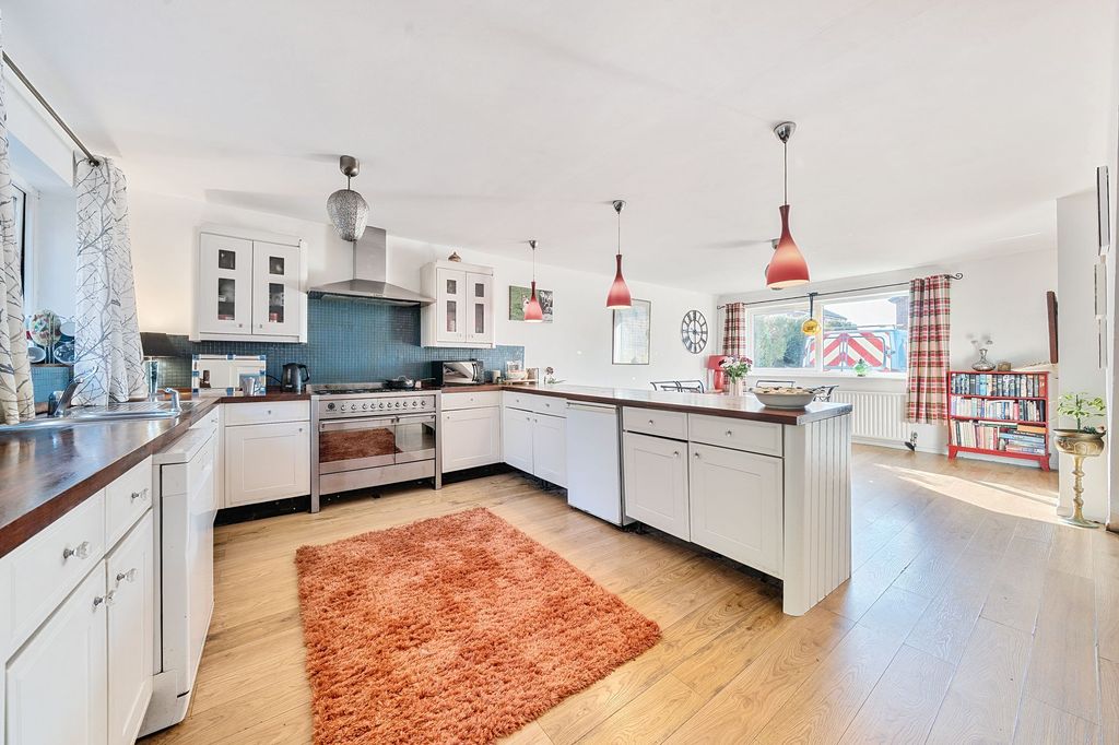 Property photo 2 of 17 Kitchen/Diner