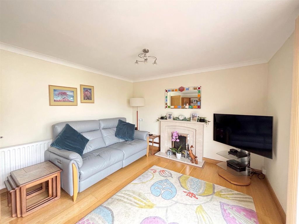 Property photo 3 of 19 4371 Lounge.Jpg