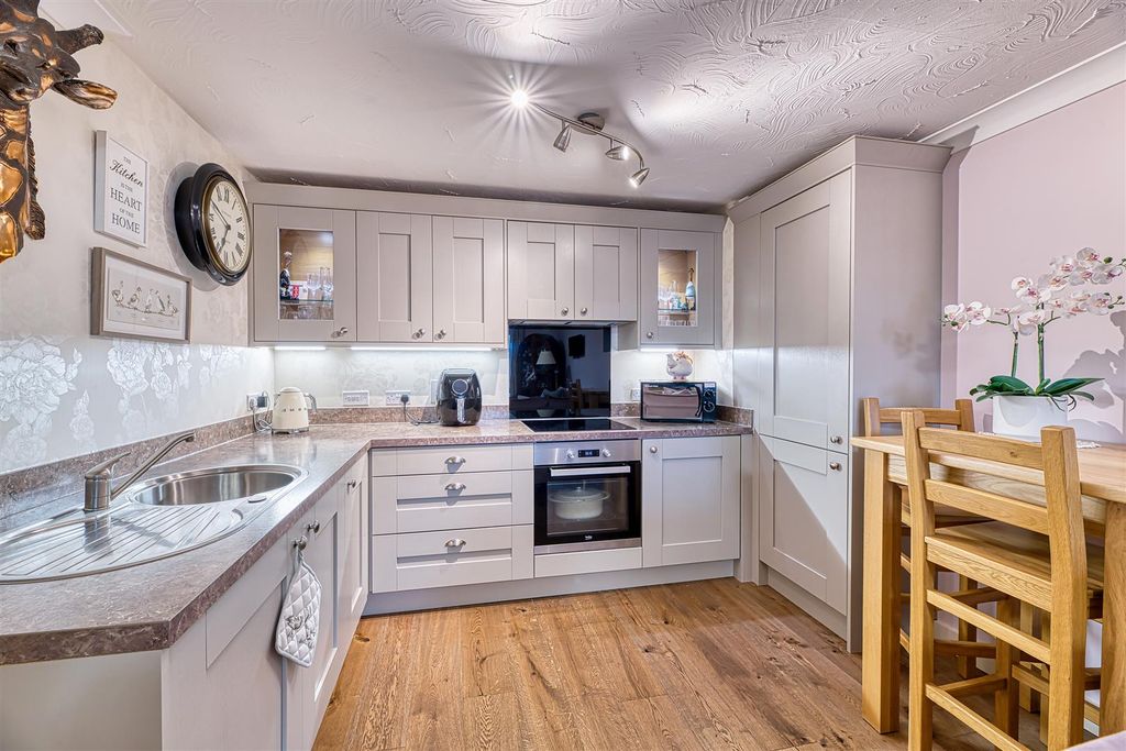Property photo 3 of 11 Lounge/Dining Room/Kitchen