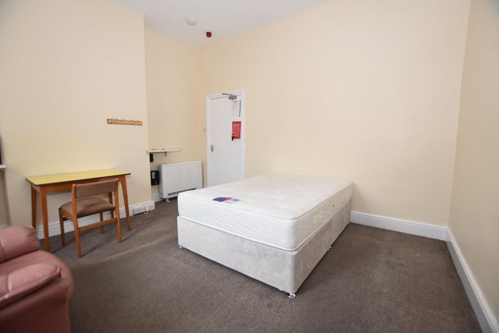 Property photo 2 of 7 Bedsit 4.Jpg