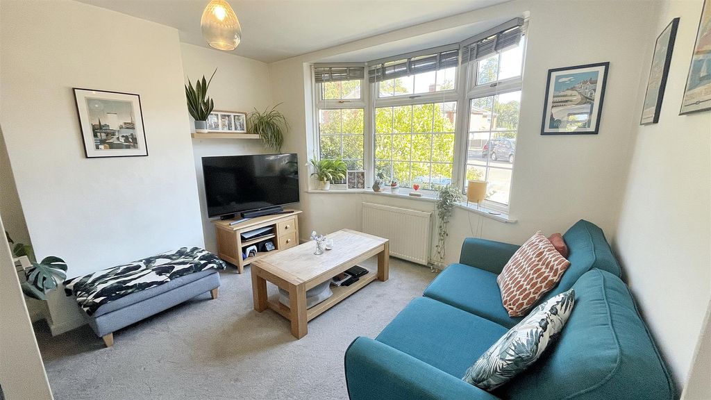 Property photo 3 of 20 Living Room