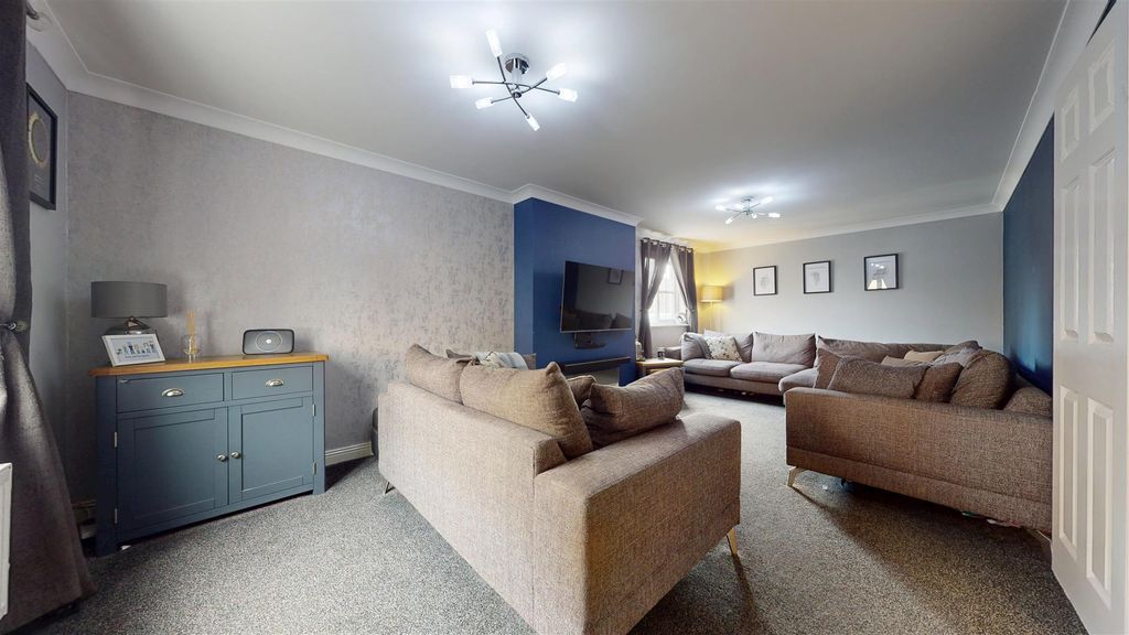 Property photo 2 of 28 Cavan Drive Living Room