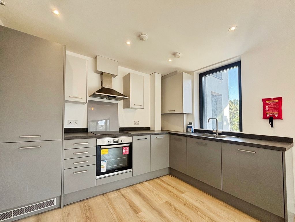 Property photo 1 of 11 Pbox-Img.Jpg