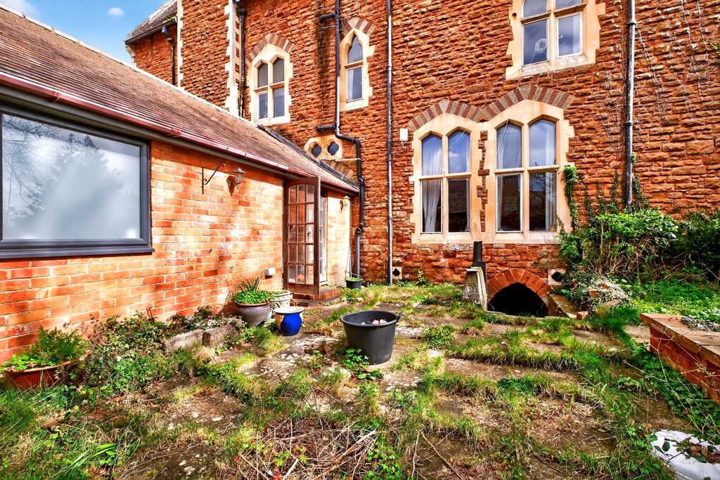 Property photo 3 of 21