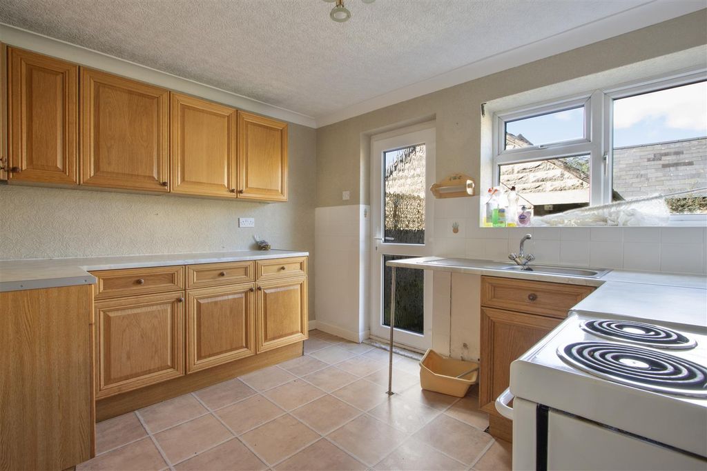 Property photo 3 of 15 Kitchen