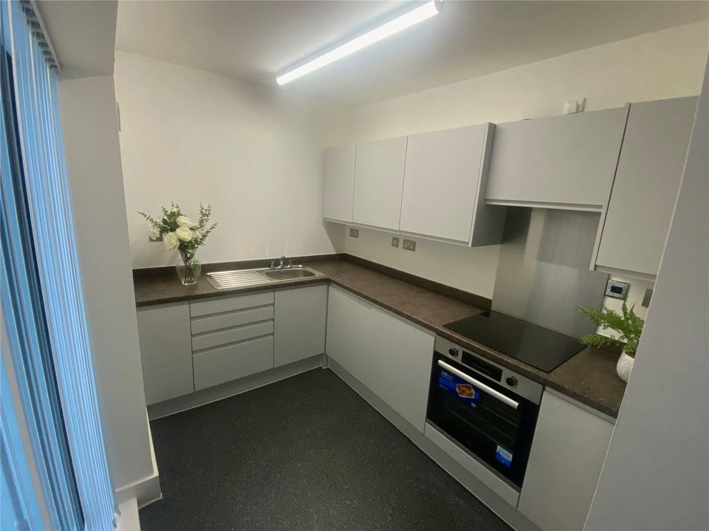 Property photo 1 of 6 Picture No. 17