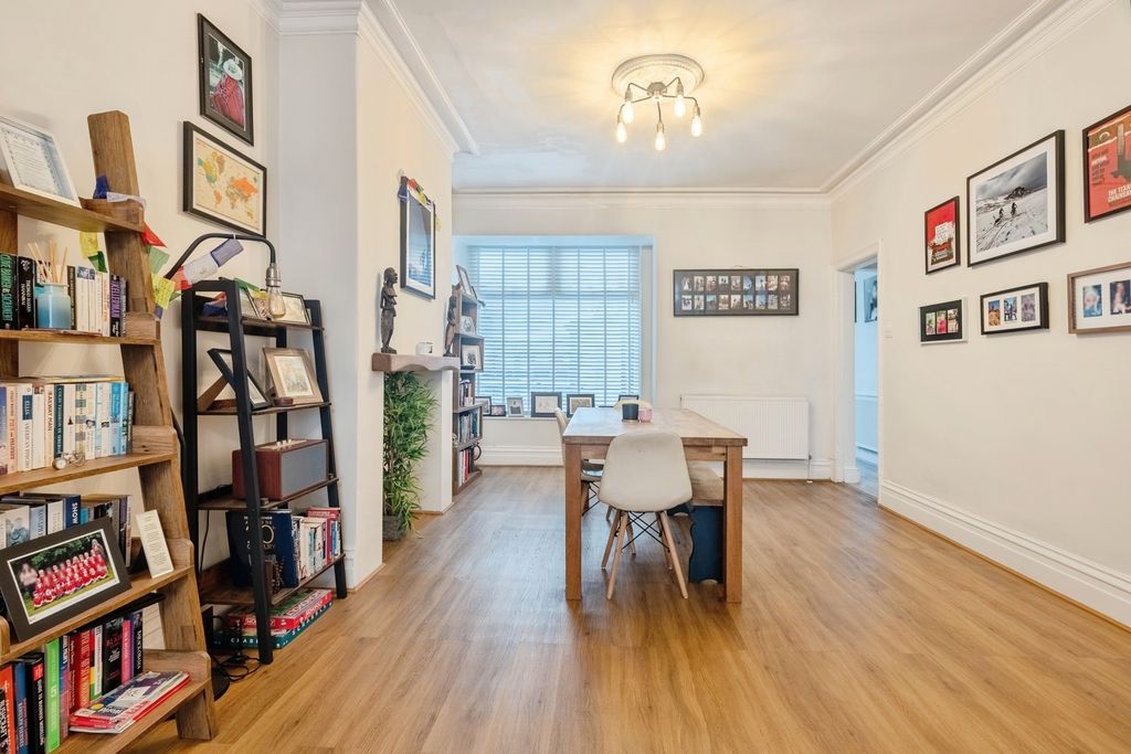 Property photo 3 of 17 Photo