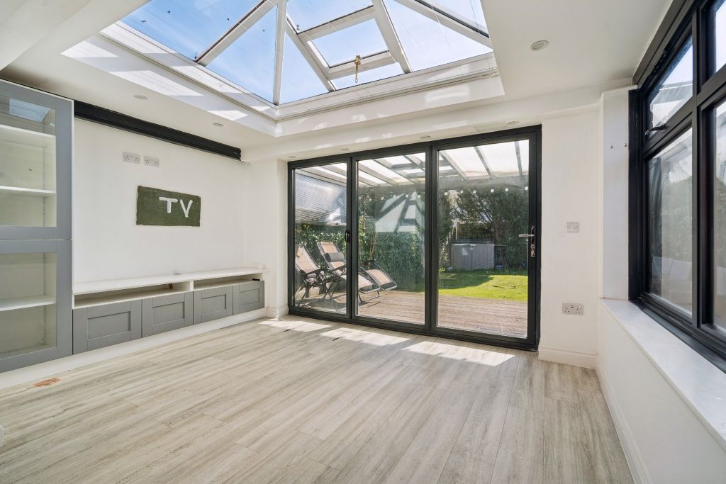 Property photo 3 of 9