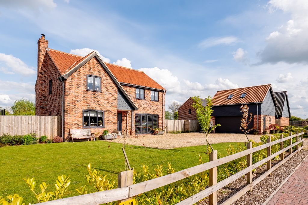 Property photo 1 of 36 4163772