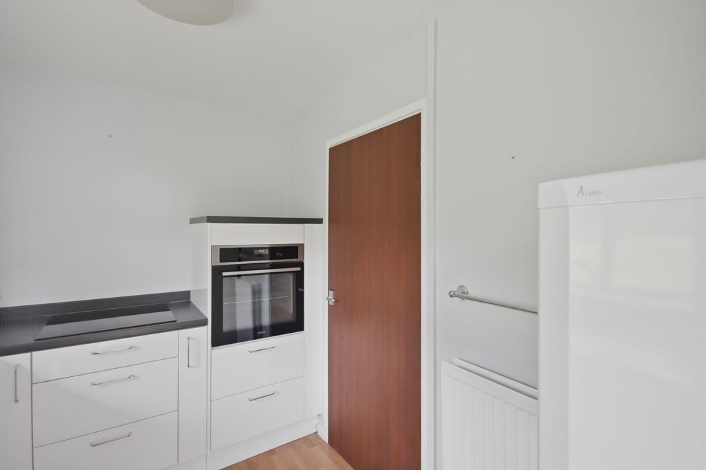 Property photo 2 of 11 Kitchen