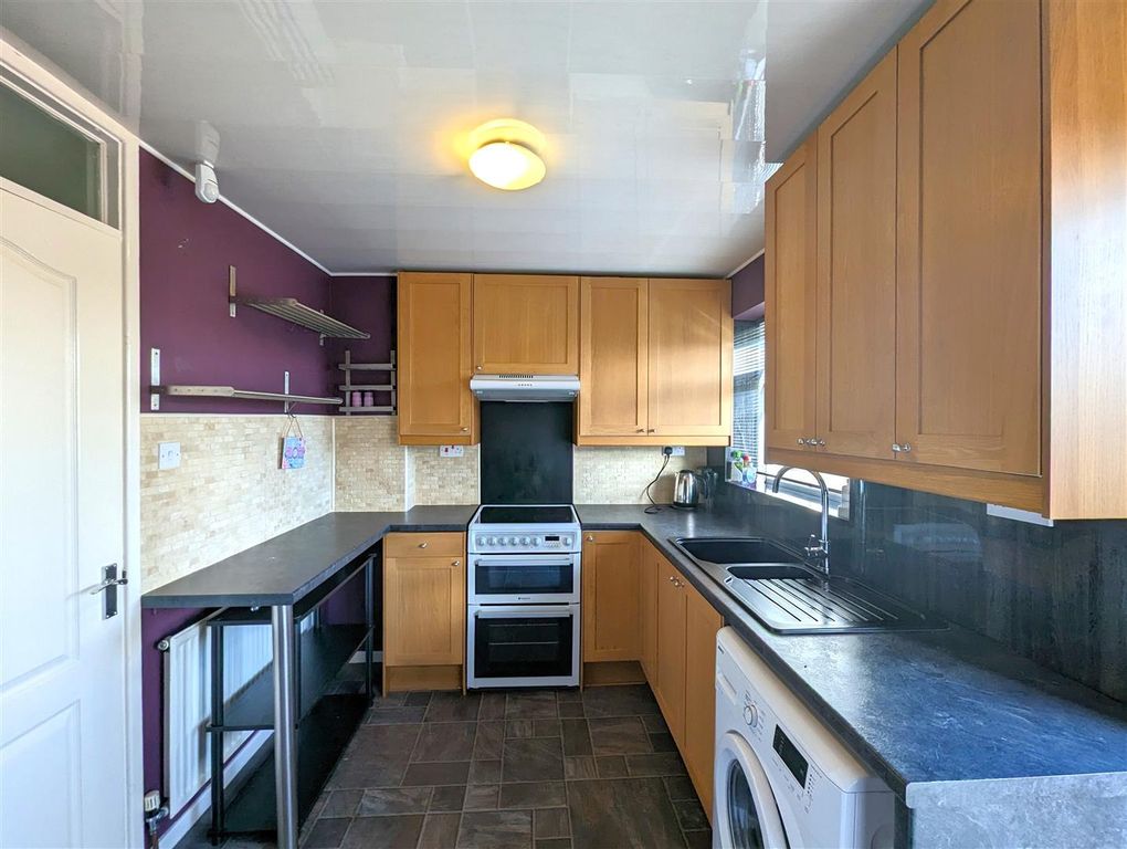 Property photo 3 of 9 Kitchen